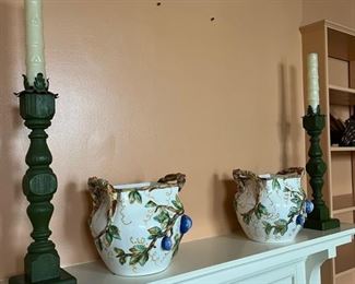 Oversized wooden/metal candlesticks, large majolica fruit vases