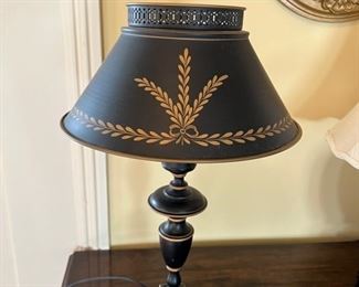 Black tole lamp