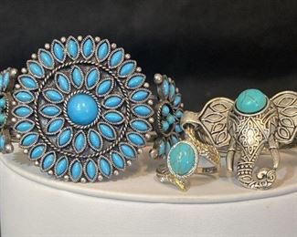 R002 Silver Tone And Turquoise Colored Beaded Jeweley