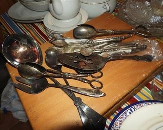 Silverplate and sterling serving utensils 