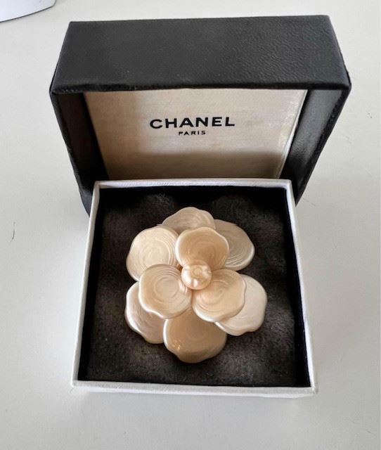 Chanel Maison Gripoix Camelia Brooch/Pendant