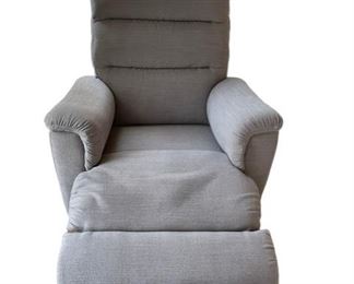 $300.00 USD      LaZboy Blue/Grey Recliner KG136-3     Description:  Form + Function.  This is the go to chair for comfort without the overly bulky frame generally associated witha recliner.
Condition: Very good condition
Dimensions: 33 x 31 x 41"H
Local pick up Ashburn VA.  Contact us for shipper suggestions.      https://goodbyhello.com/products/lazboy-blue-grey-recliner-kg136-3?_pos=1&_sid=cee8523f1&_ss=r