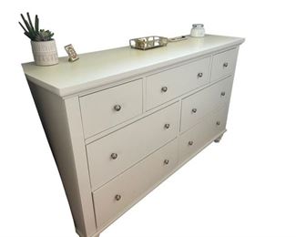 $275.00 USD  ALL OFFERS CONSIDERED!   Aspenhome Cambridge Collection White 7 Drawer White Dresser KG136-5     Description: 
White finish
A construction technique that will ensure long-lasting strength and durability.
Full Extension, Steel Ball Bearing Drawer Slides
Condition: Very good condition
Dimensions: 18 x 64 x 38"H
Local pick up Ashburn, VA.  Contact us for shipper suggestions.     https://goodbyhello.com/products/aspen-house-white-dresser-kg136-5?_pos=1&_sid=4ae7e0e4e&_ss=r