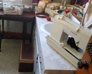 sewing machines and accessories 