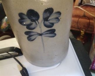 Peter Hermann double clover 19th century stoneware crock Baltimore Md  1 1/2 qt