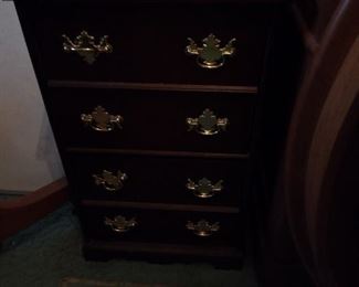 4 drawer small chest 