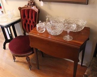 BEAUTIFUL DROP LEAF TABLE WITH CRYSTAL GLASSWARE