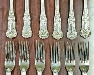 Asprey (England) QUEENS pattern hand forged sterling silver flatware set with floor standing flatware cabinet chest. Set is adorned with shells, foliate scrolls and flowers. This pattern was first introduced about 1825, in the reign of George IV. Set includes 470 total pieces, service for 18.