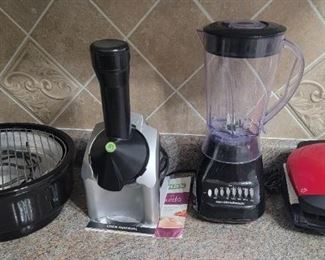 Indoor Grill, Yomanas Juicer Hamilton Beach Blender, and George Forman Grill