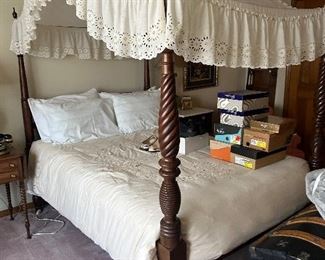 antique 4 poster canopy bed. full size.