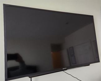 Sony flat screen TV with wall mount