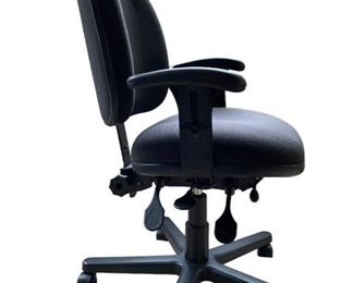 $30 USD Black Office Swivel Chair on Casters MA133-53 Description: Office chair in black fabric with arm rests for extra comfort
Condition: In good used condition with only minor signs of wear consistent with use and age.
Dimensions: 24 "x 29" x 39"H
Location: Local pick up Bethesda, MD. Contact us for shipper suggestions https://goodbyhello.com/products/office-swivel-chair-ma133-53?_pos=1&_sid=dd1f6b39f&_ss=r