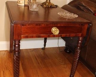 Presell @ $2998
Antique Mahogany Federal Pembroke Table - drop leaf table having shaped leaves, rope turned legs ending in peg and resting on casters. One drawer on each end with period brass knob, one is pull out drawer, the other faux. Circa 1840
Dimensions: 29”H x 38” W x 50”L
Stock #27