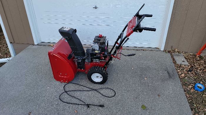 01Craftsman 24Inch Snow Thrower