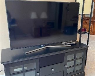 FLATSCREEN TV, BLACK TV STAND
