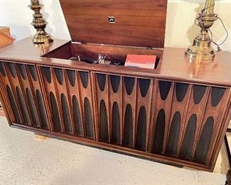 VINTAGE MCM RCA CONSOLE STEREO