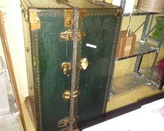 antique steamer trunk  like new inside 
