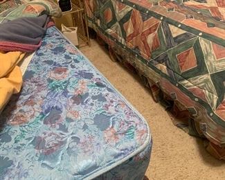 Twin mattress set