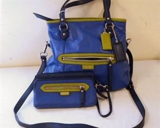 1008	COACH BLUE LEATHER WITH GREEN TRIM BAG WITH MATCHING WALLET, APPROXIMATELY 12 IN L X 10 1/2 IN H X 3 1/2 IN 
