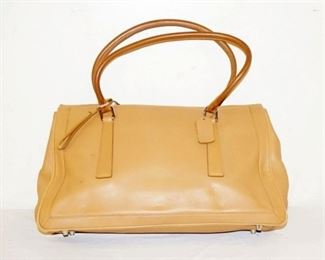1017	VINTAGE COACH TAN LEATHER BAG WITH DUST COVER. APPROXIMATELY 15 IN L X 9 IN H X 4 IN

