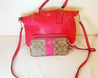 1027	COACH HOT PINK PEBBLE LEATHER BAG AND MATCHING WALLET, SOME DIRT ON BOTTOM. APPROXIMATELY 13 IN L X 9 1/2 IN H X 2 1/2

