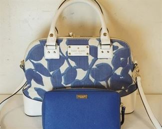 1029	KATE SPADE BLUE FLORAL BAG WITH MATCHING WALLET, APPROXIMATELY 13 IN L X 9 IN H X 5 IN
