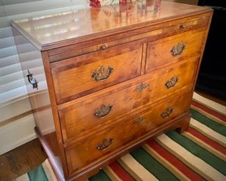 4-drawer chest with pullout ledge