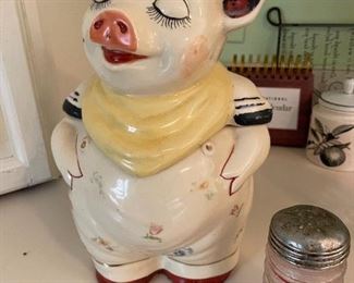 1940's Shawnee Smiley Pig Cookie Jar
