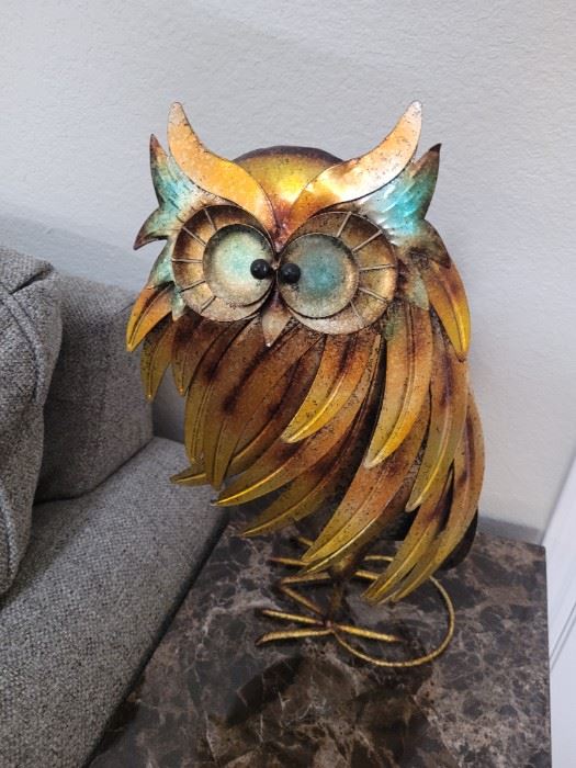Metal owl decor