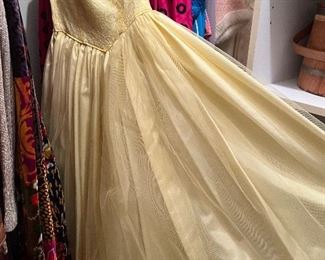Yellow tulle taffeta formal strapless
(Womens clothes are all size 0-4 and petite)