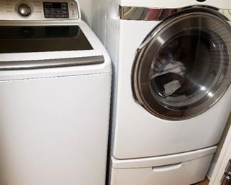 27 Inch Top Load Washer with 4.5 Cu. Ft. Capacity
Electric dryer with Steam and pedestal. Both work perfectly.