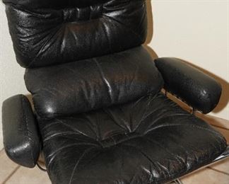 Vintage Ingmar Relling black leather & chrome chair-in great condition!