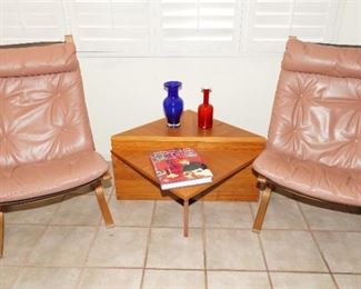 Ingmar Relling "Siesta" armchairs x 2 with a vintage modular triangular teak end table.