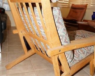 We have another Hans J Wegner chair exactly like this in the garage, however one of the slats is broken and the chair needs to be repaired-unfortunately it is in pieces.