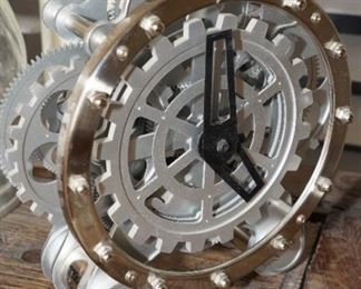 Gear desk clock