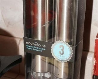 Modernhome Electric S & P grinders