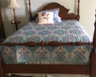 Queen poster bed w/ mattress set.$250.