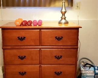 Four drawer chest, weights & lamp 