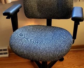 Like new office chair