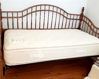 Day bed (super clean)