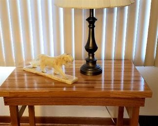 Lamp table, lamp & marble lion