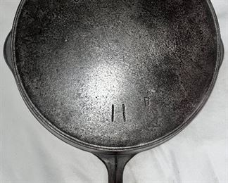 RARE EARLY GRISWOLD #11 “ERIE” CAST IRON SKILLET 