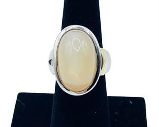 Lot 027
Sterling Silver Ring with 18K Trim and Moonstone Cabochon