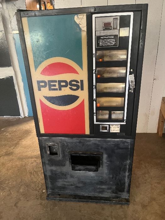 Vintage working Pepsi vending machine 