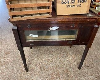 Incubator TABLE with eggs and wood crate