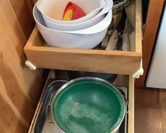 Baking Pans & Mixing Bowls