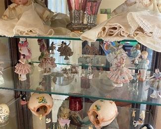Holy smokes this sale has so many dolls and tiny objects made of ceramics.