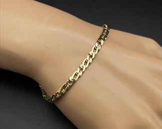 Flat Modified Elongated & Short Curb Link Bracelet in 14k Yellow Gold