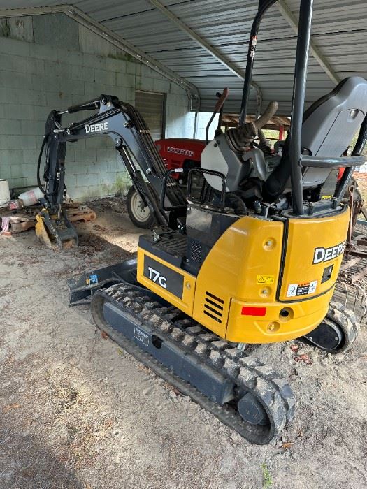 DEERE 17G TRACKHOE 30 HRS