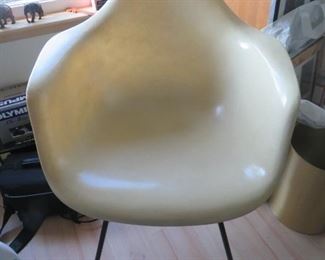 Eames Chair, Herman Miller Excellent Condition!